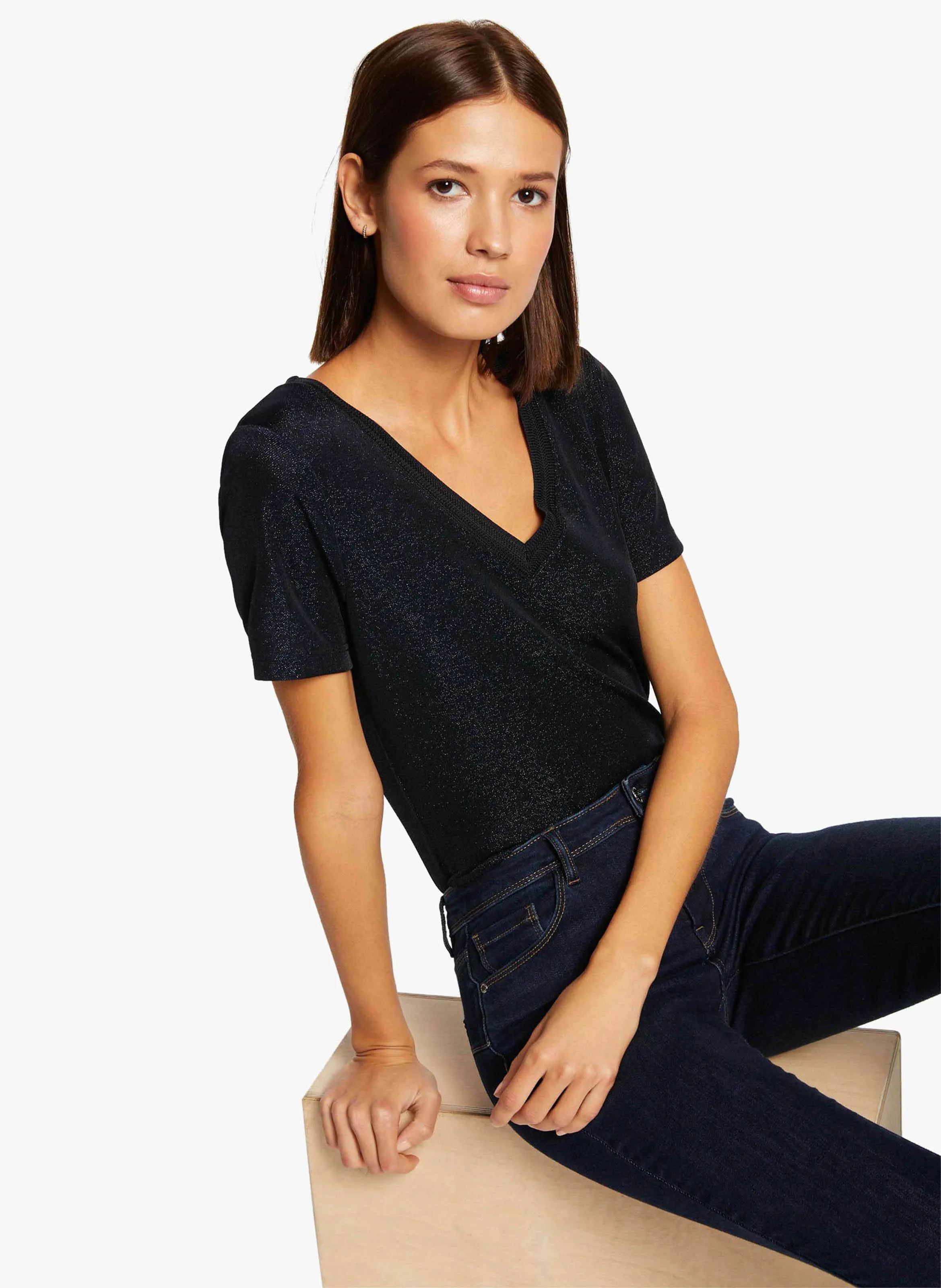 MORGAN DIWI  CAMISETA METALIZADA CON CUELLO DE PICO EN AZUL