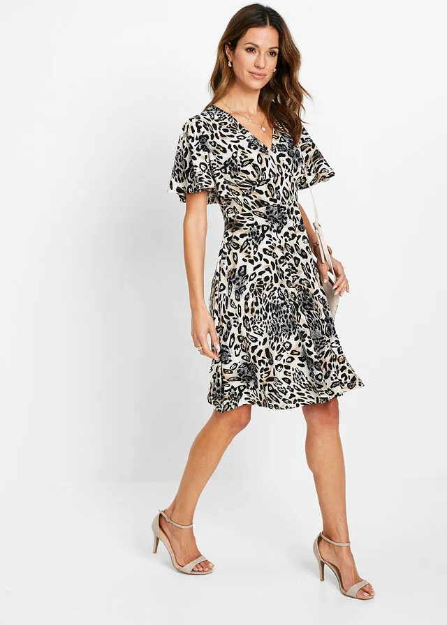 Vestido de algodón crema con estampado de leopardo